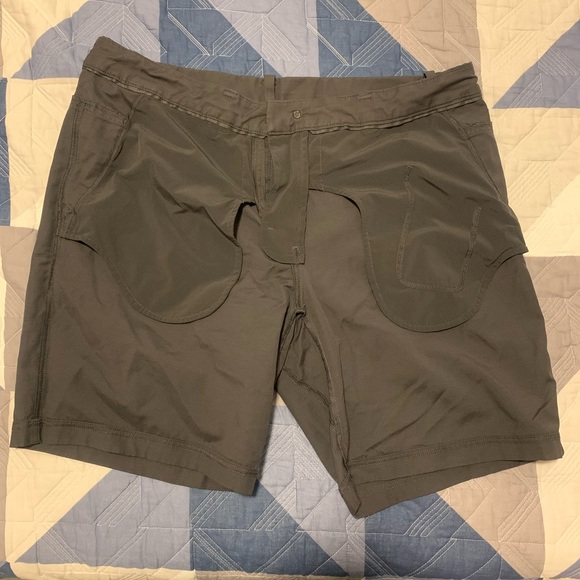 Men’s Lululemon Commision Classic Fit Shorts 36 waist - Picture 5 of 8